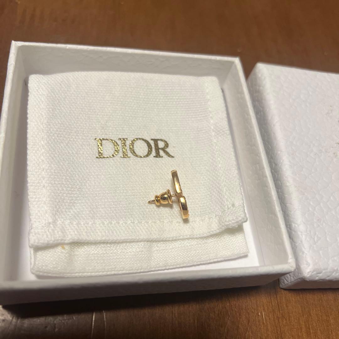 Christian Dior CD スタッドピアス　ゴールド　片方