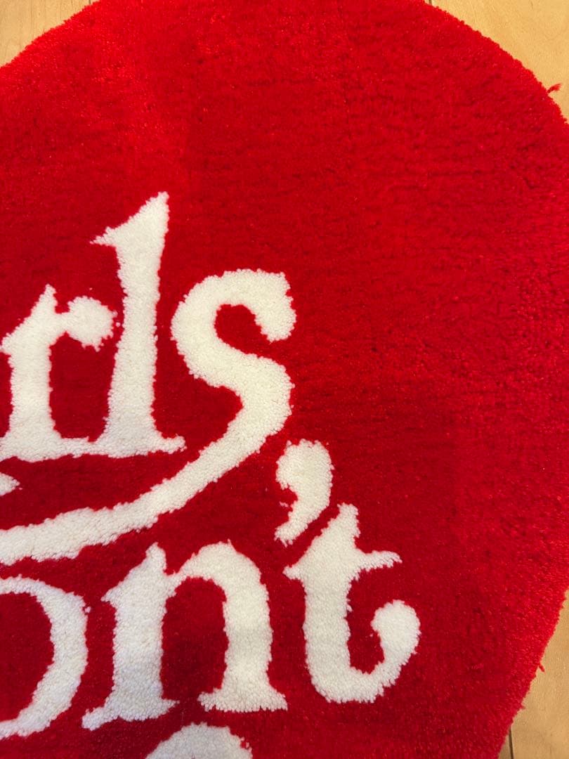 Girls Don't Cry ハート型ラグ