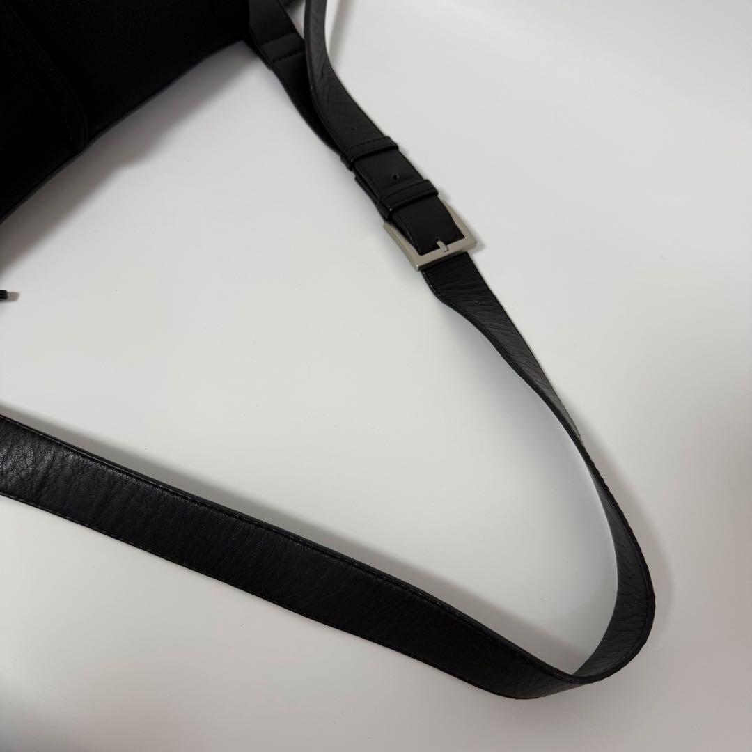 【24時間以内発送】カワカワ　ボディバッグ　WET ハトメ　ブラック