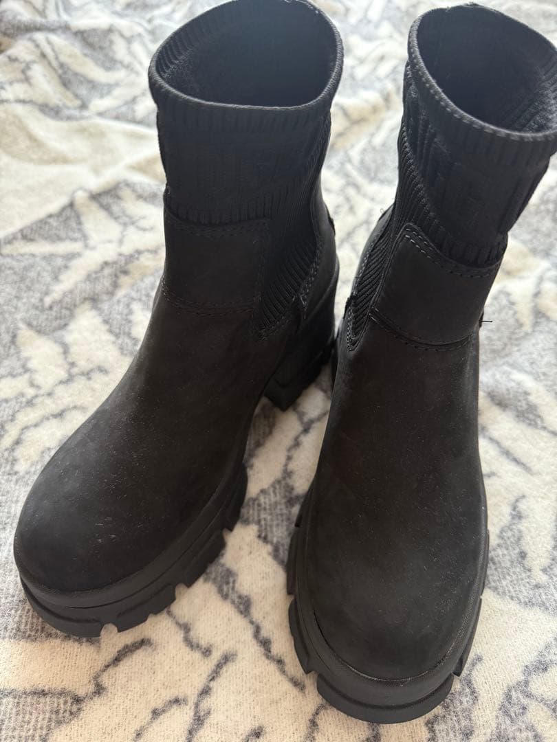 UGG サイドゴアブーツ ブラック