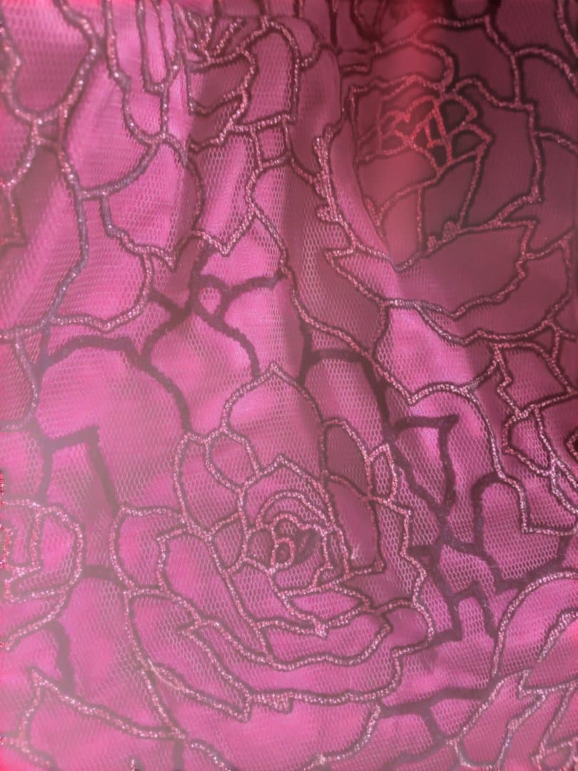 フラメンコ　赤地に黒ライン刺繍のバタデコーラ