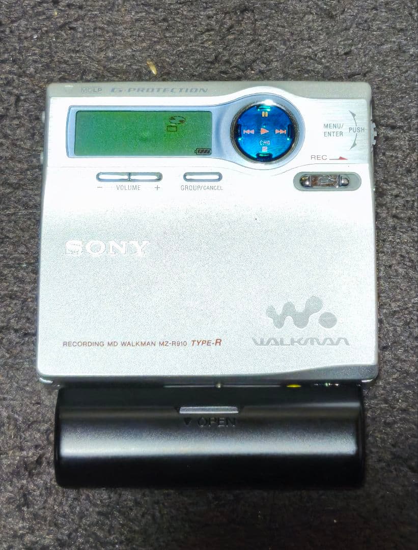SONY ポータブルMDプレーヤー MZ-R910 動作品、MD付き！