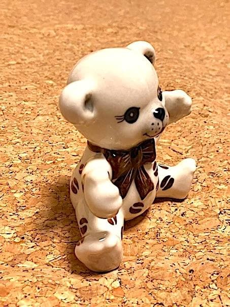 ★トリニ ポーリッシュポタリー コーヒー豆 リボン くま 置物★ポーランド 陶器