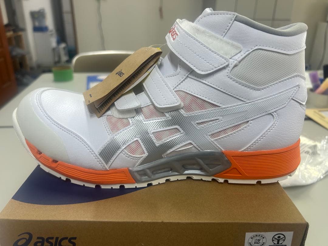 アシックスの安全靴、CP308AC ホワイト、28.0cmです。