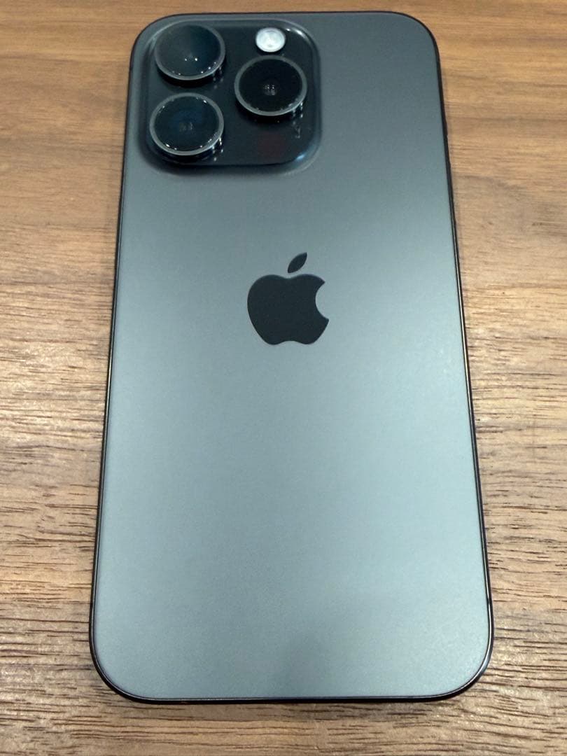 Apple iPhone 15 Pro ブラックチタニウム 本体 256gb