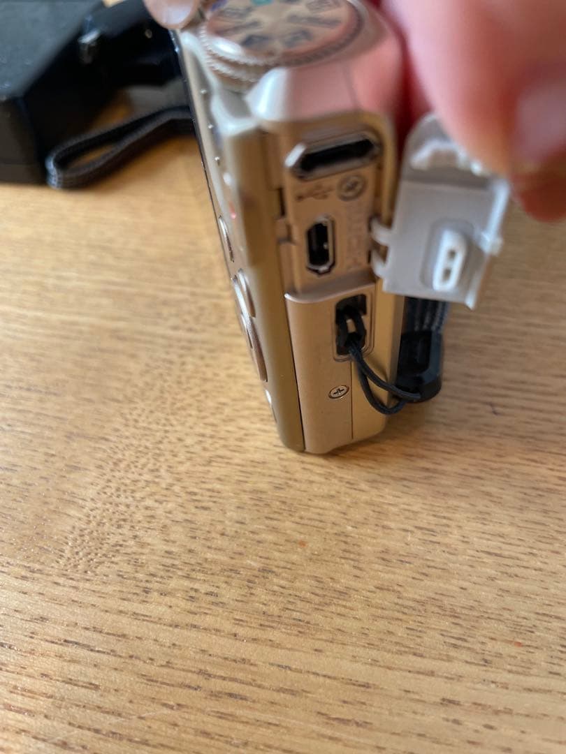 Nikon (ニコン)COOLPIX S7000 20倍ズームコンパクトデジカメ