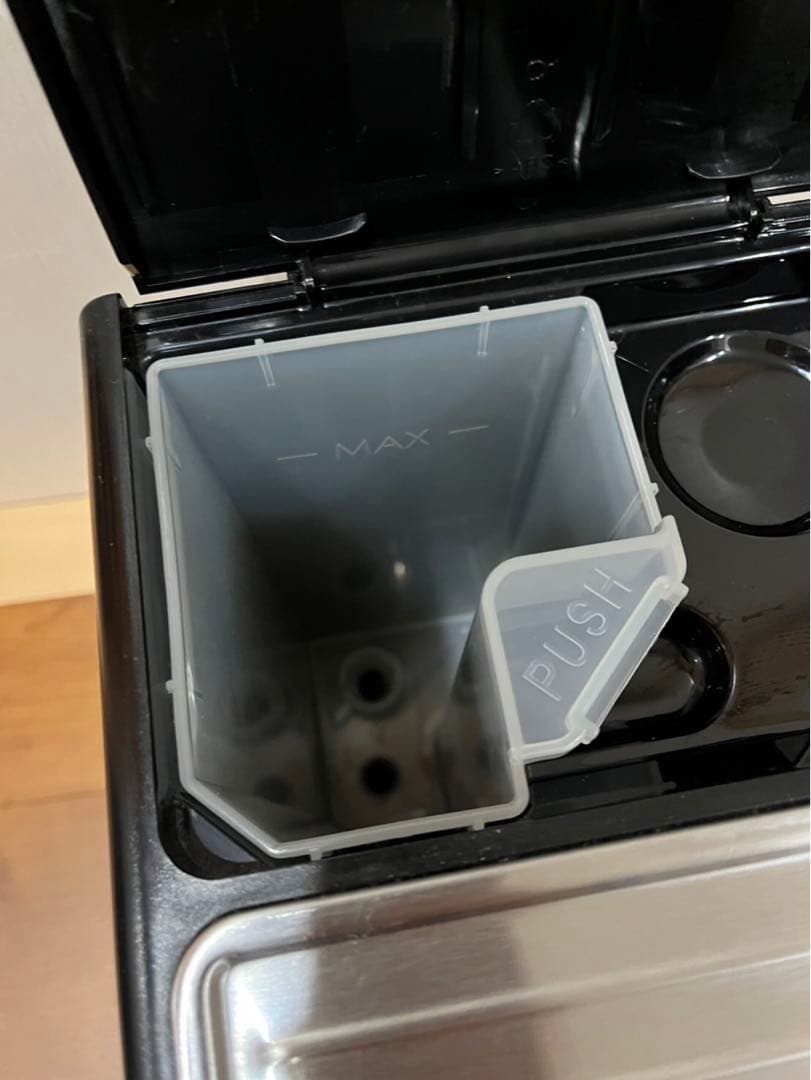 デロンギ　エスプレッソ・カプチーノメーカー ECP3220J-BK