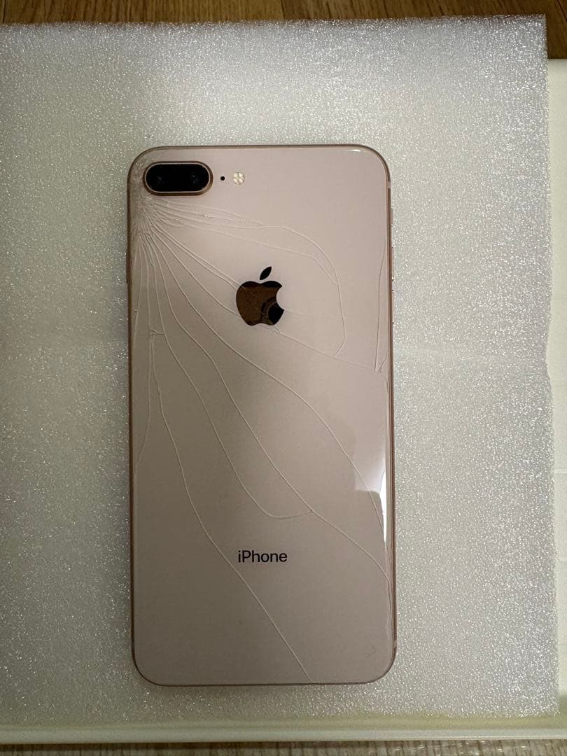 お*り様 iPhone 8 Plus 64GB ゴールド