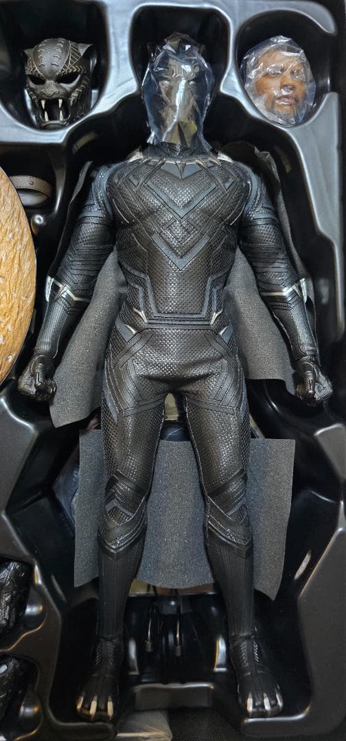 【美品】　ホットトイズ ブラックパンサー オリジナル・スーツ