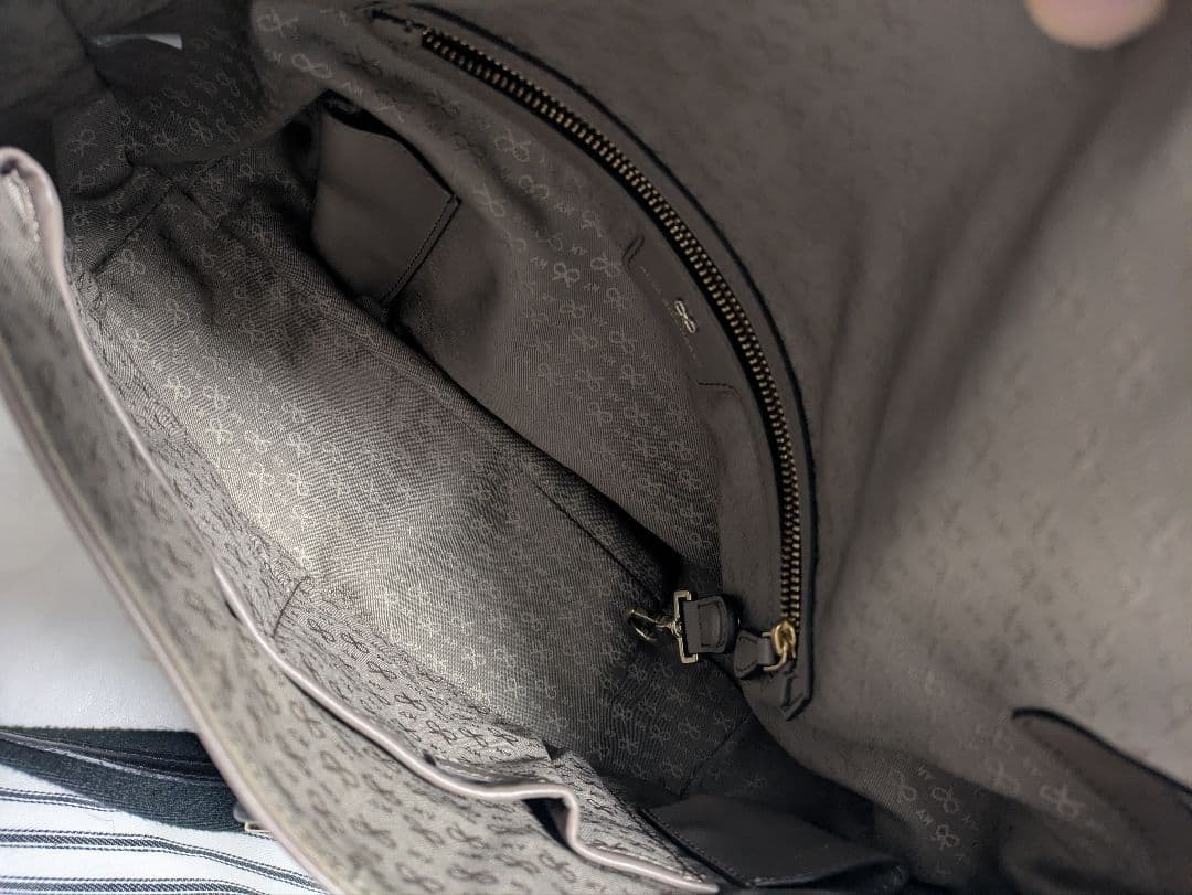 アニヤハインドマーチ　マキシジップサッチェル　ブラック　2way クロスボディ