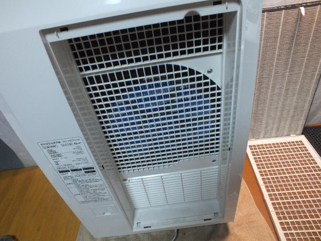 シャープ 除加湿空気清浄機 KC-HD70-W　2021年　484K〇