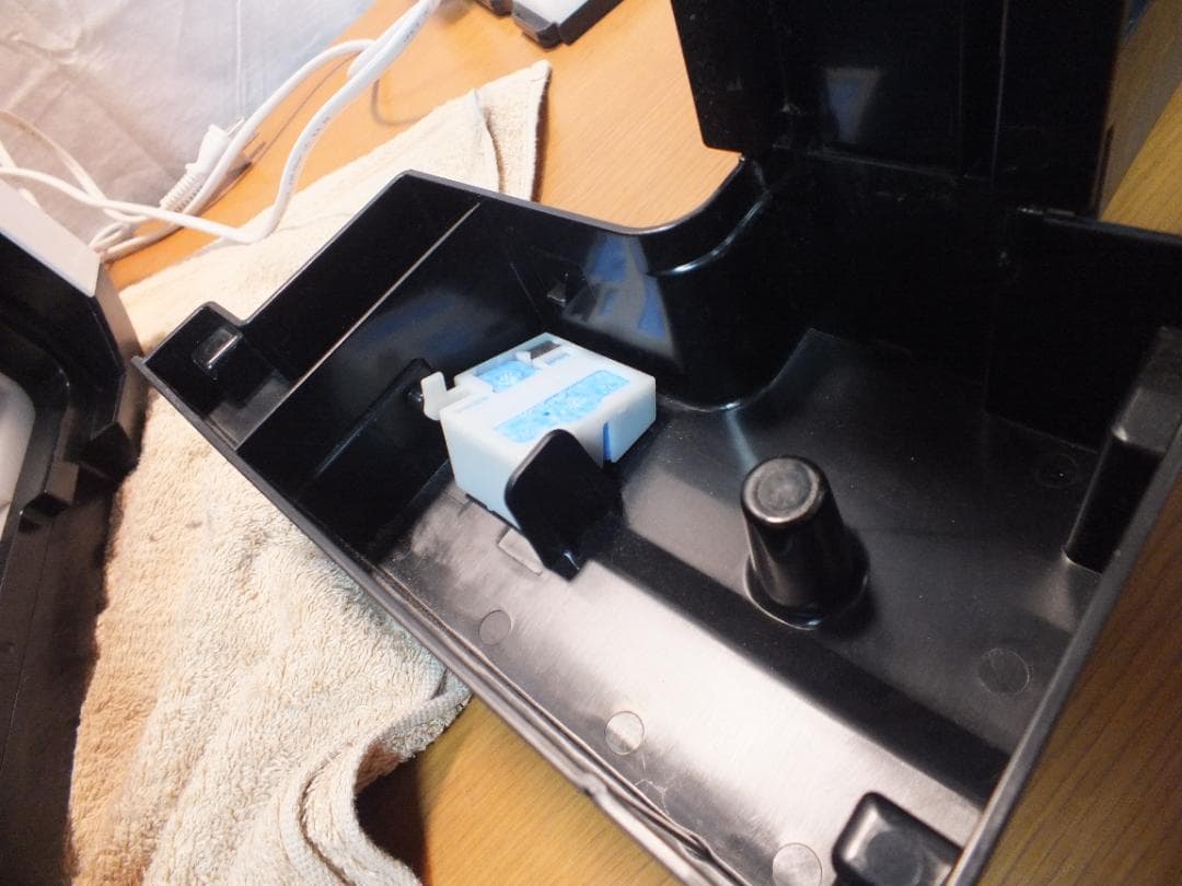 シャープ 除加湿空気清浄機 KC-HD70-W　2021年　484K〇