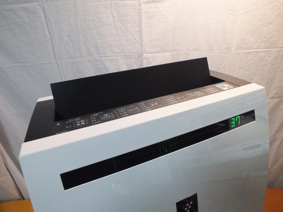シャープ 除加湿空気清浄機 KC-HD70-W　2021年　484K〇