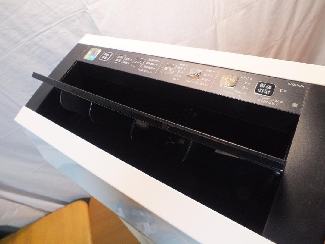シャープ 除加湿空気清浄機 KC-HD70-W　2021年　484K〇