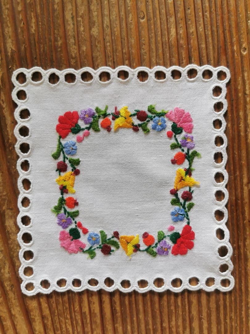 アンティーク カロチャ刺繍 スカラップアイレット ドイリー ２枚ペアセット