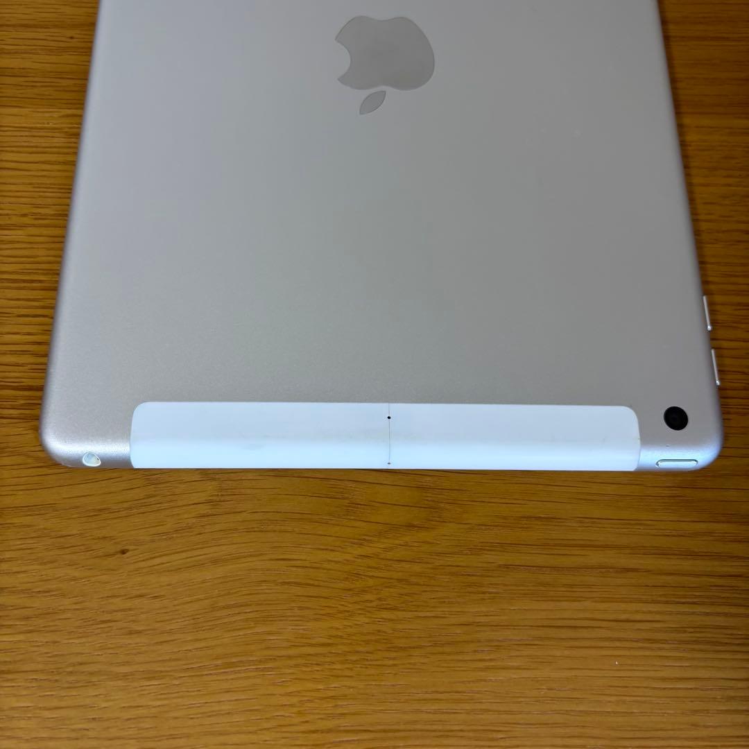 【SIMフリー】iPad 第6世代 128GB シルバー／動作確認済み