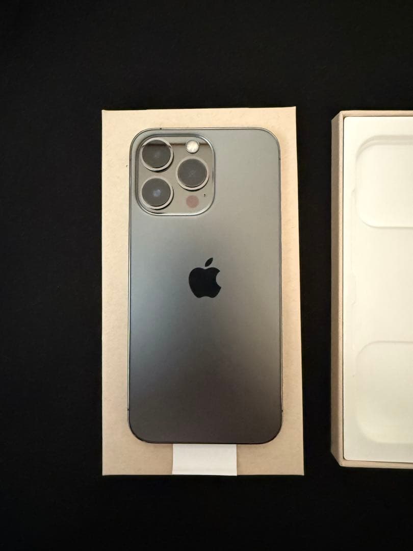 新品リフレッシュ　iPhone13 pro グラファイト　128GB
