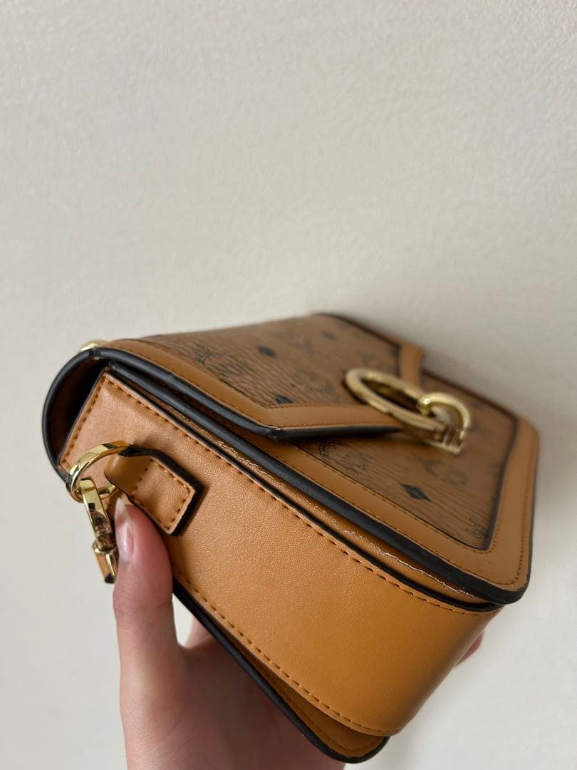 MCM ショルダーバッグ ブラウン ロゴ柄 ゴールド金具