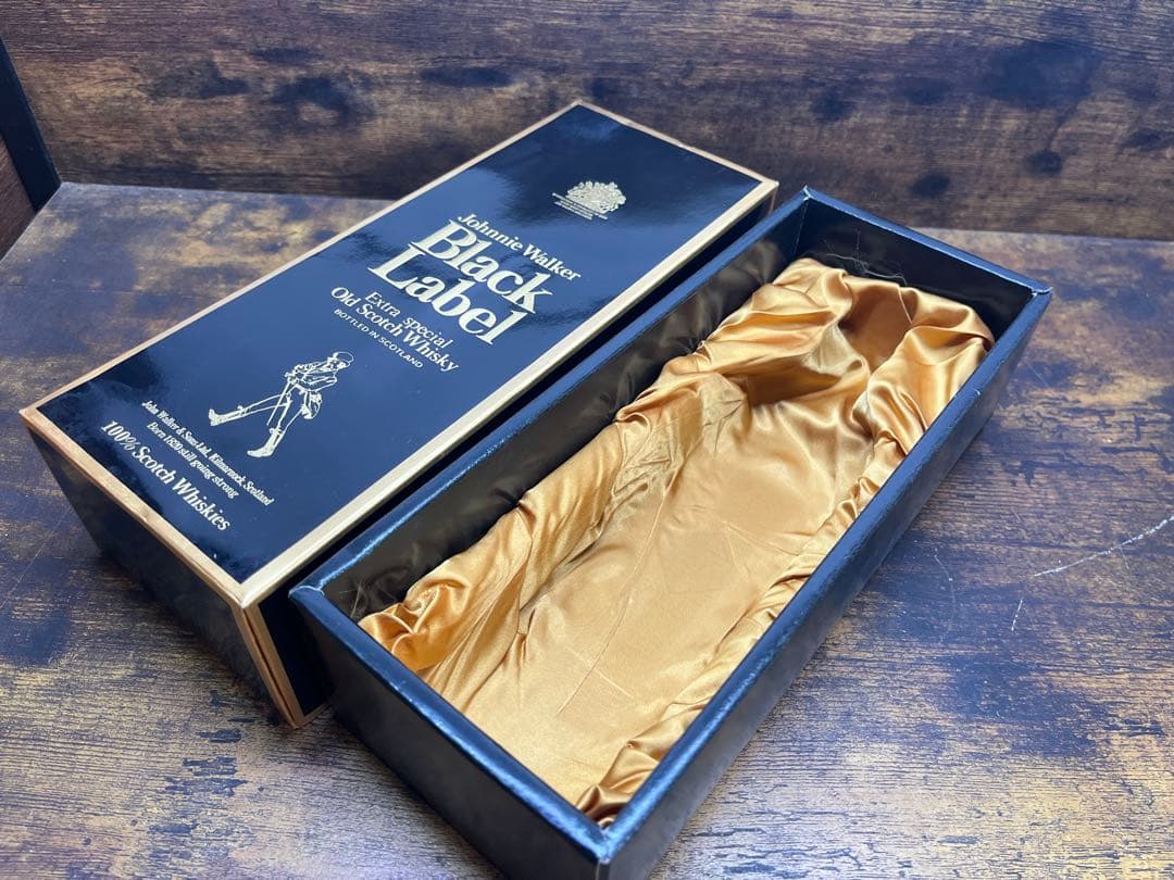ジョニーウォーカー ブラックラベル 金キャップ 白紋章 化粧箱付き　特級　082