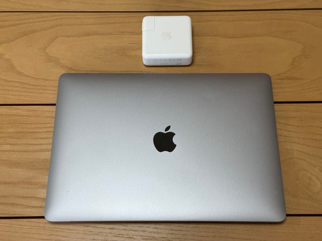 MacBook pro 2022 13インチM2 8GBメモリ 256G