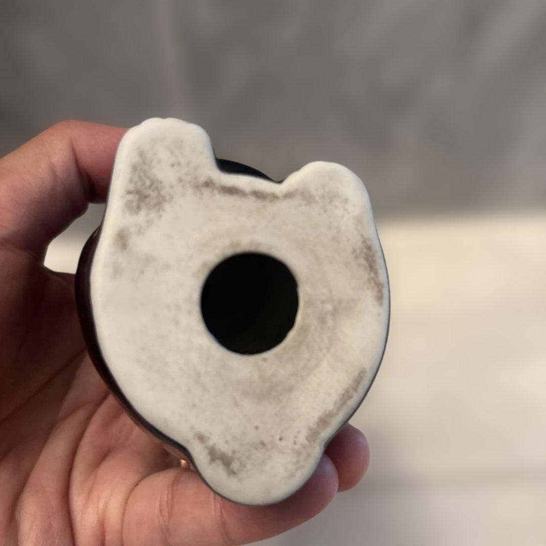 1980年代　雰囲気抜群でスリムな体型の黒猫招き猫