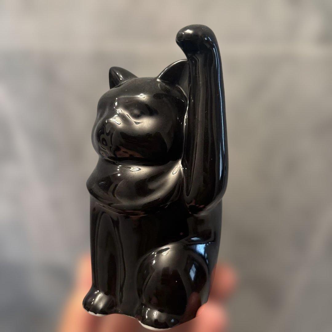 1980年代　雰囲気抜群でスリムな体型の黒猫招き猫