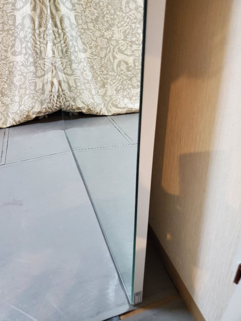 【値下げ】大型ミラー　立て掛けタイプ　ゴム脚付き　幅120㎝、高さ180㎝　鏡