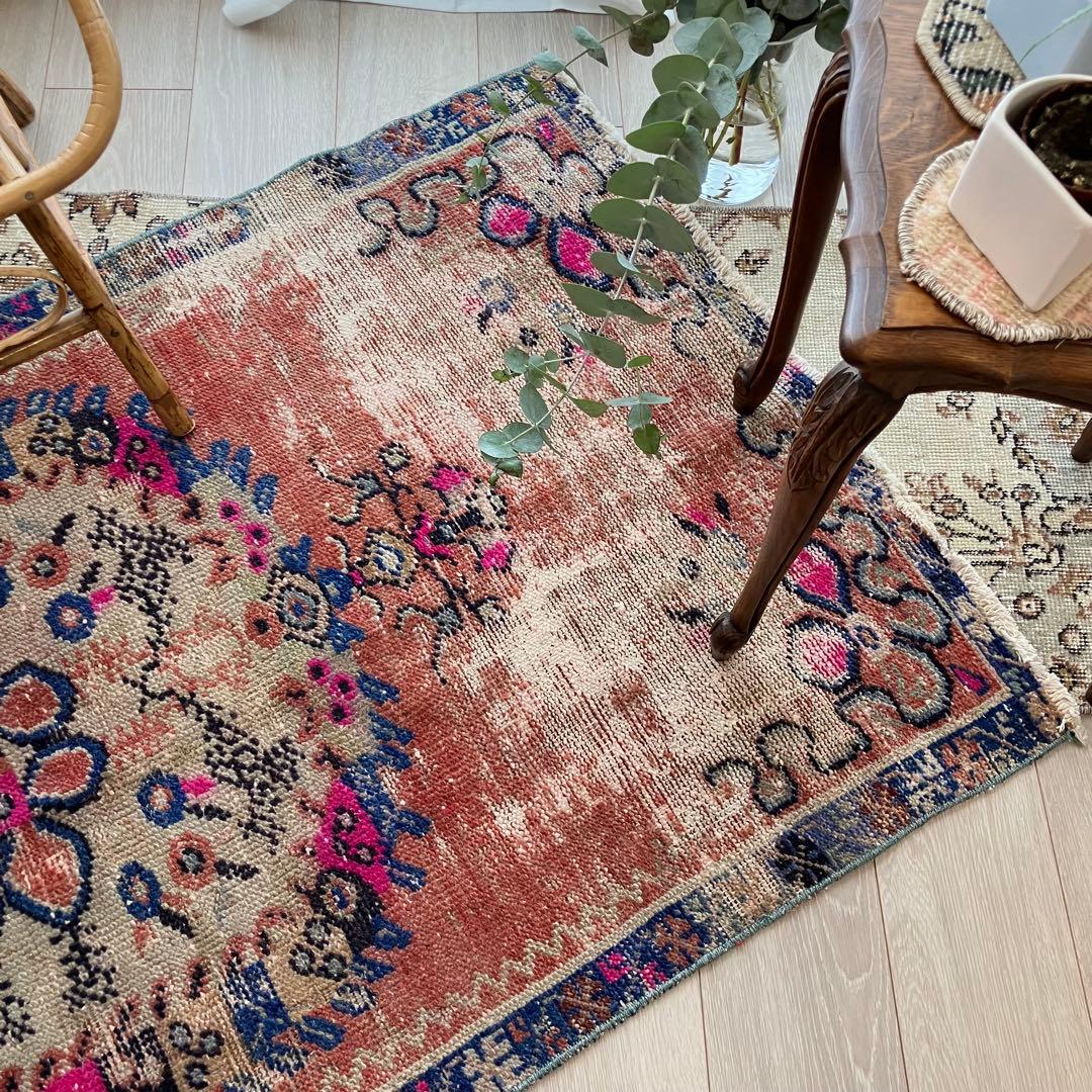 貴重✳︎ギュネイ✳︎84×157シャビー　レッド　ネイビー　トルコヴィンテージラグ