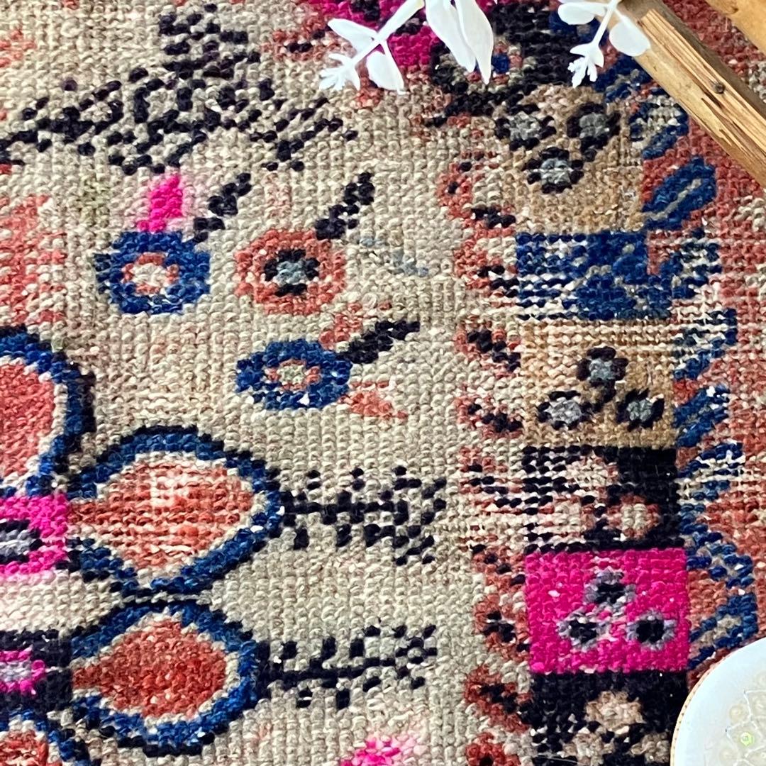 貴重✳︎ギュネイ✳︎84×157シャビー　レッド　ネイビー　トルコヴィンテージラグ