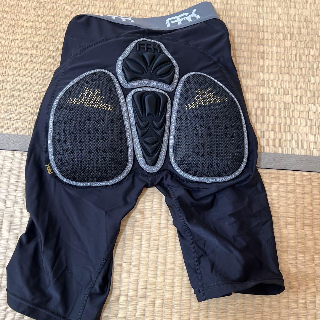 ＡRＫ　ヒップガード XL ブラック パッド付き