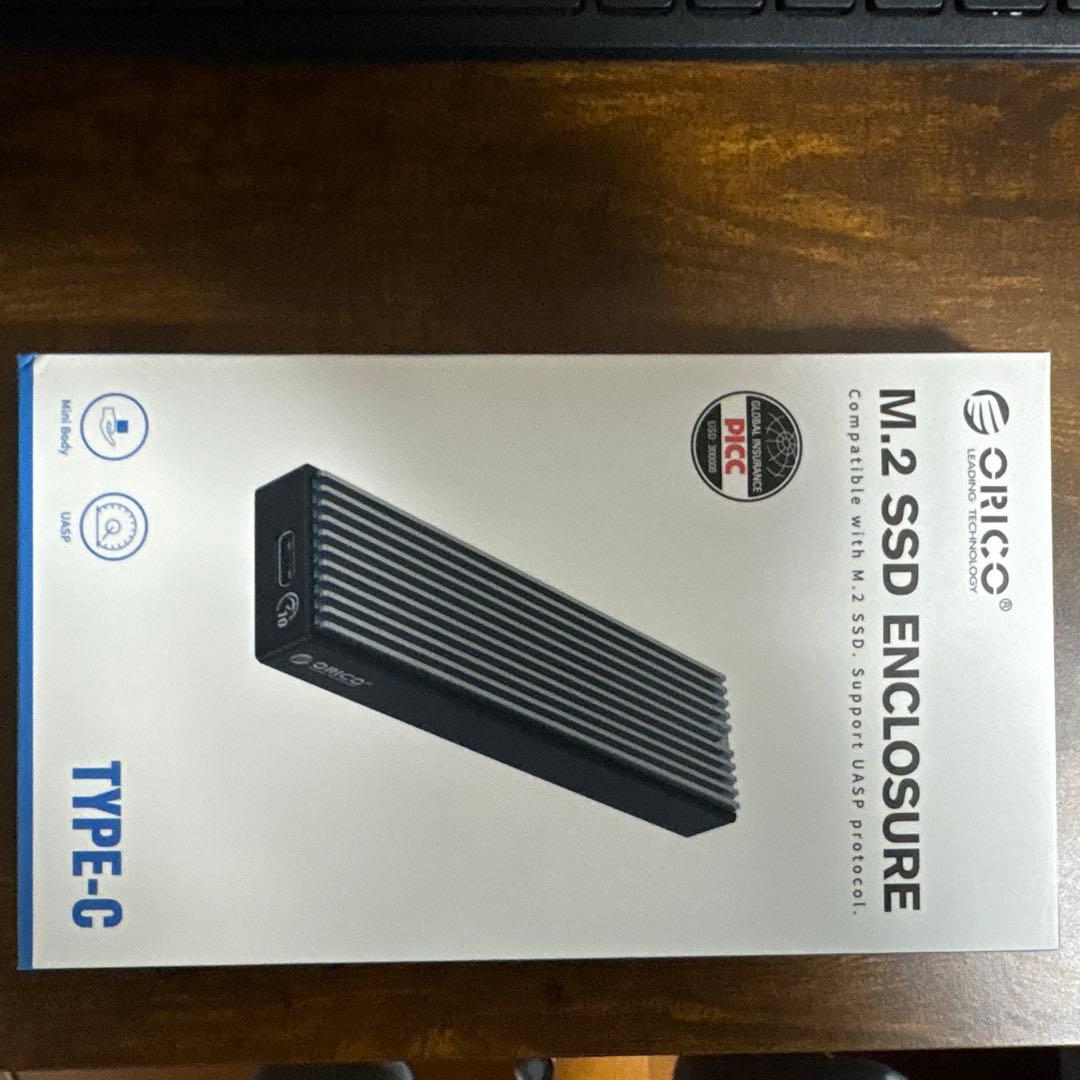 内蔵型M.2 NVMe SSD 2TBとSSDケース