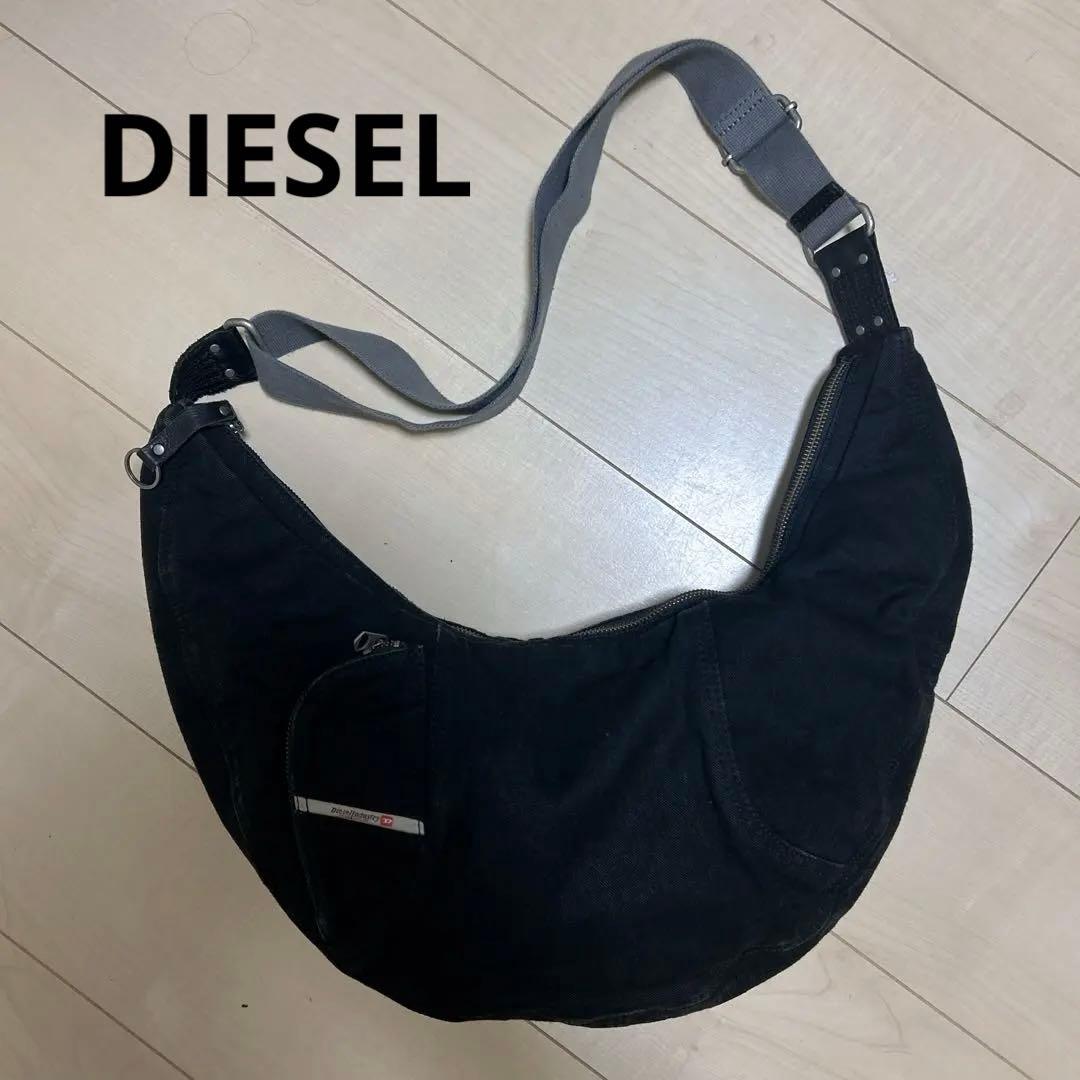 Diesel ブラック バナナショルダーバッグ 三日月