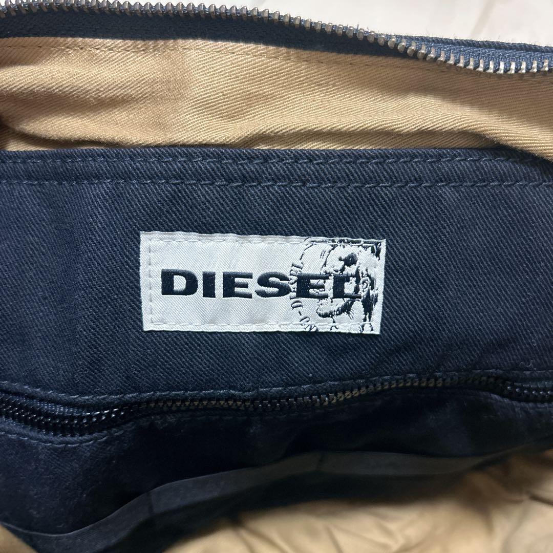 Diesel ブラック バナナショルダーバッグ 三日月
