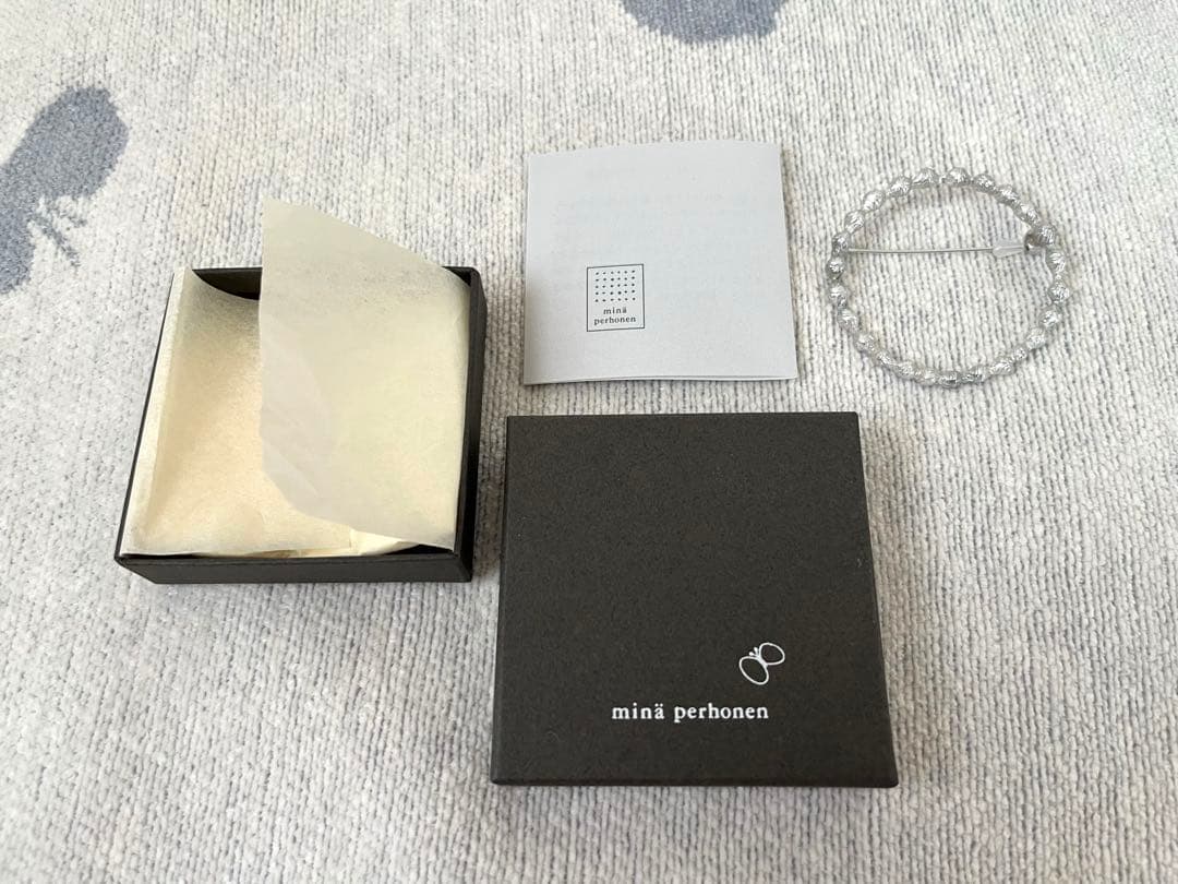 ［美品］ミナペルホネン　タンバリン　ブローチ　シルバー