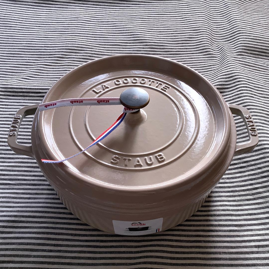 【ヘンケルスジャパン正規品】ストウブ シャローココットロンド 26 セサミ色