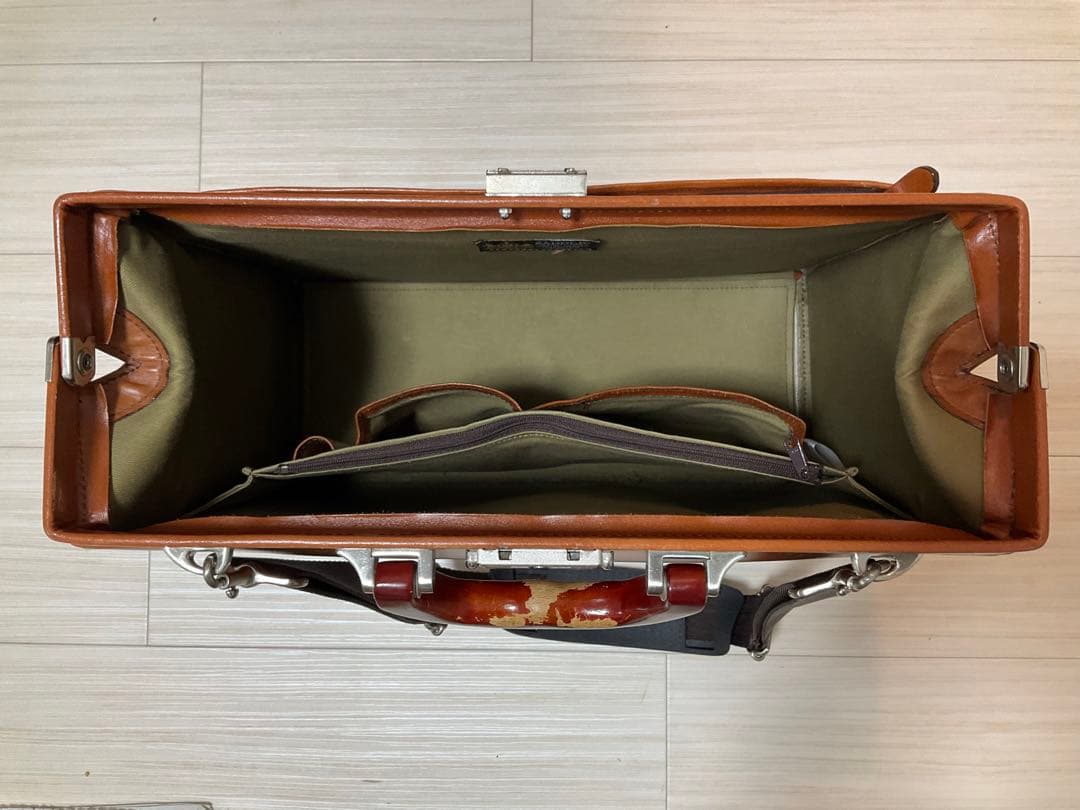 SADDLE（サドル）22304 ダレスバッグ　ブラウン