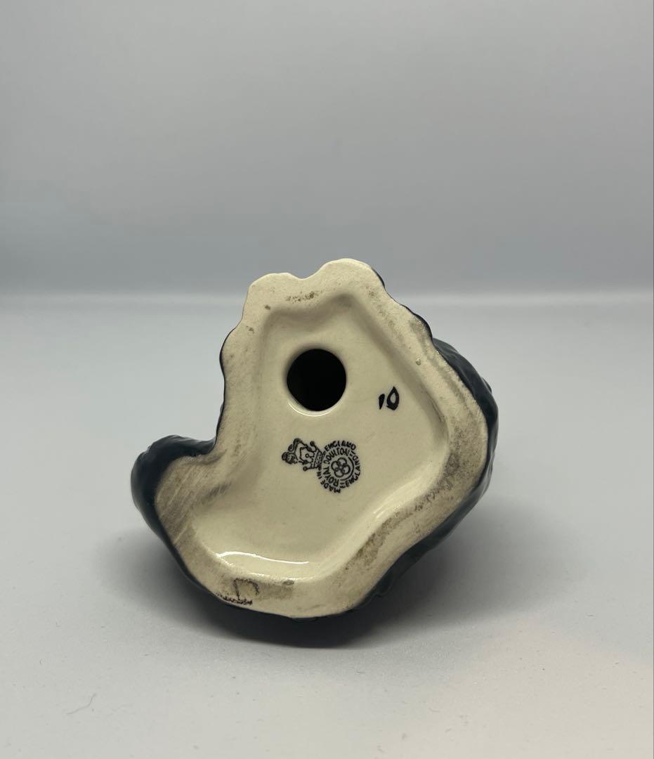 ロイヤルドルトン（猫の置物）