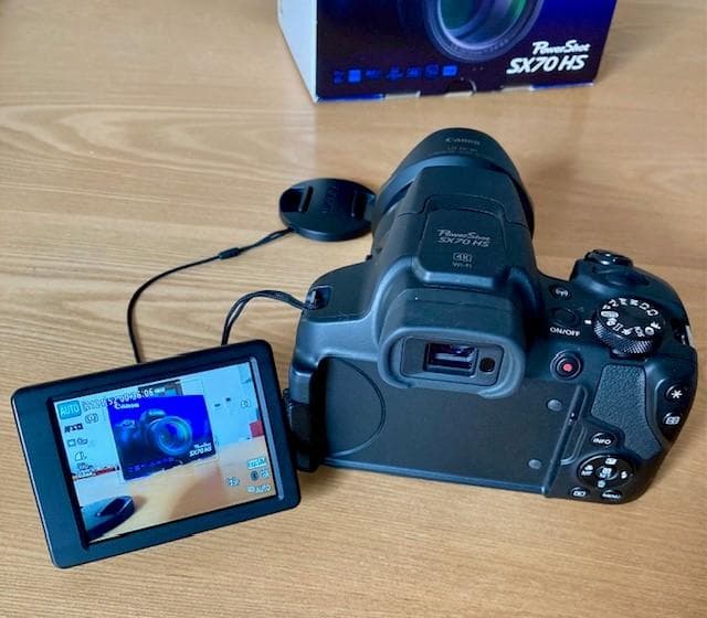 Canon PowerShot SX70 HS 本体と付属品