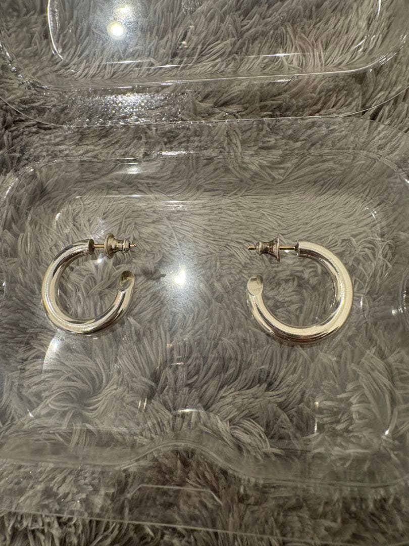 CAREERING シルバーフープピアス