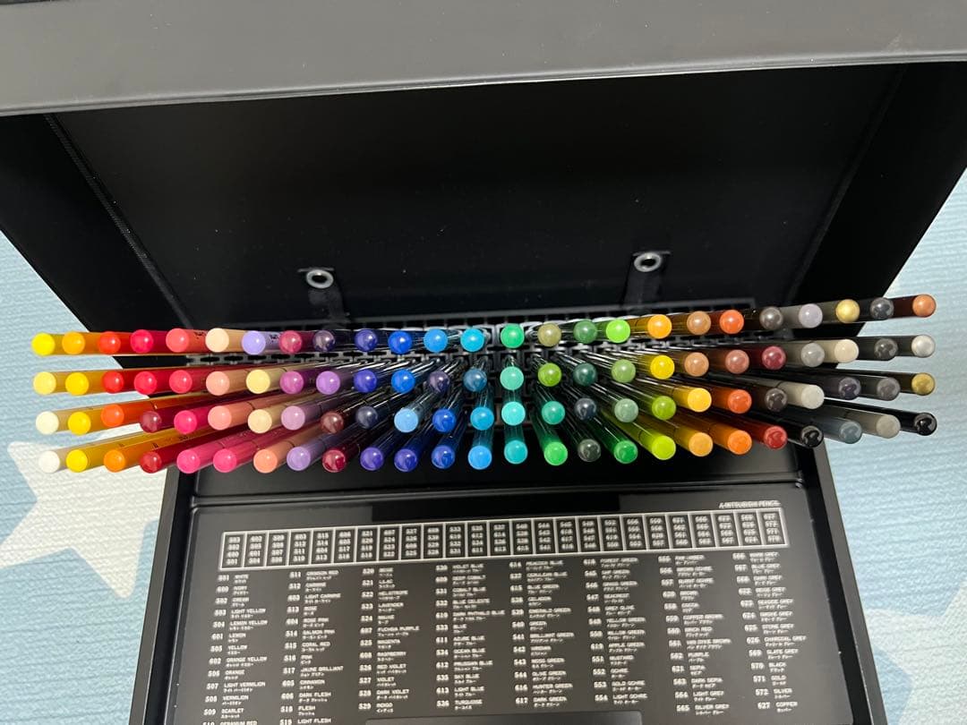 美品✨ 未使用　三菱uni 色鉛筆 ユニカラー 100色セット