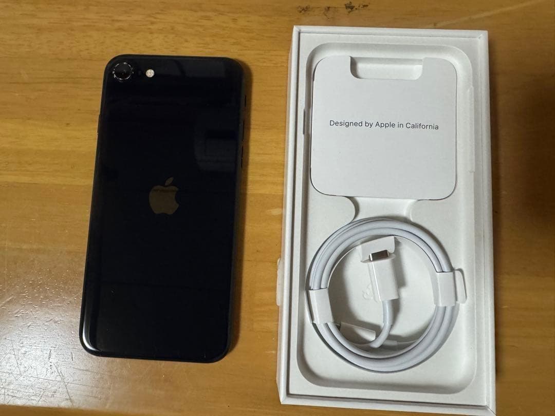 ジャンク品　iPhone SE (第3世代)のブラックモデル　MMYJ3JU