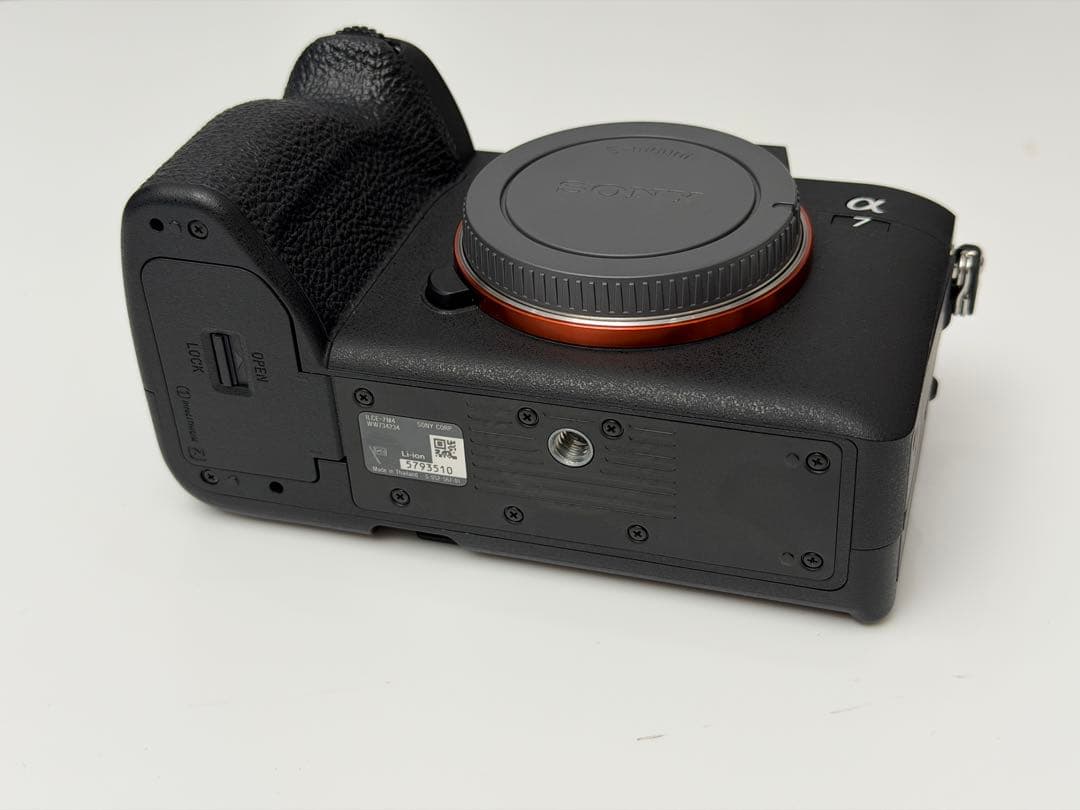 【超美品】SONY α7 IV ILCE-7M4 シャッター637回 ミラーレス