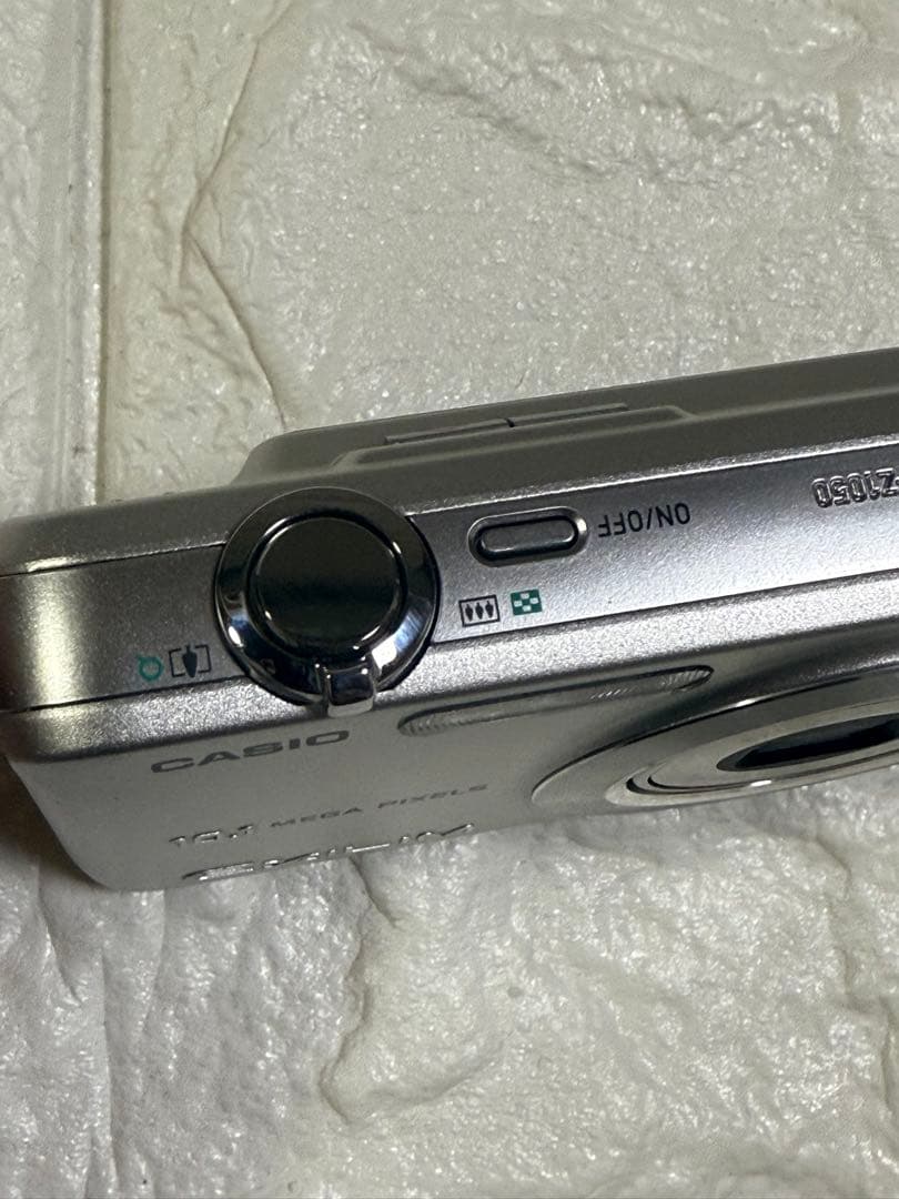 CASIO EXILIM EX-Z1050 コンパクトデジタルカメラ