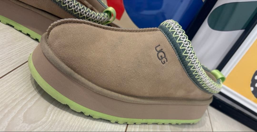i*t様 UGG Tazz ベージュ/グリーン 8サイズ