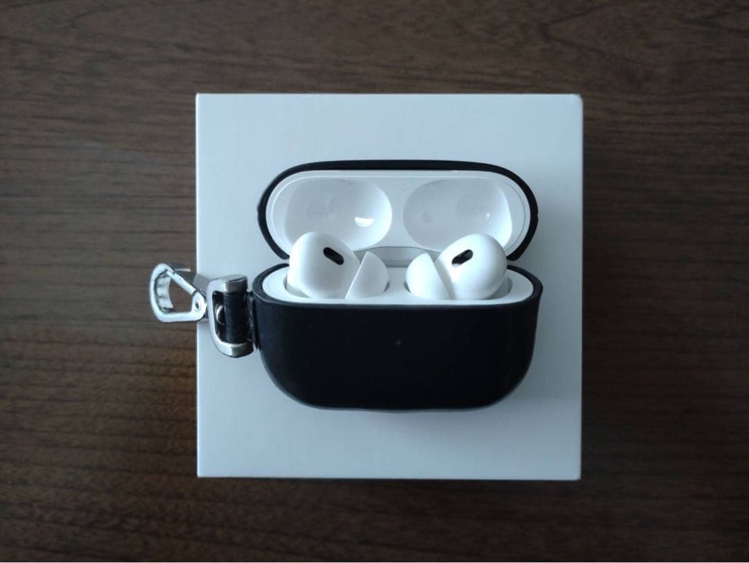 【美品】AirPods Pro2 本体と純正本革ケース付き