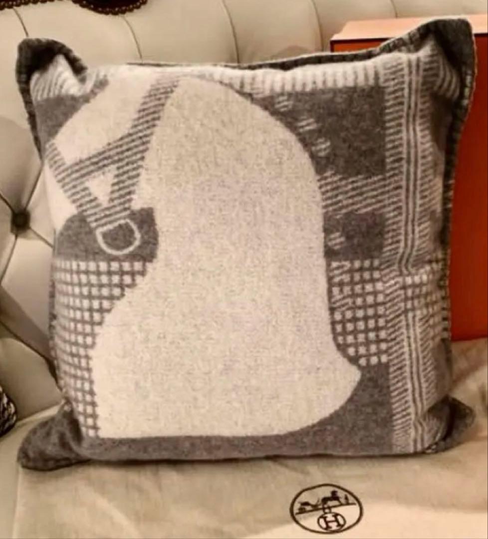未使用　タグ付き　エルメス　レア　ロカバール　毛布１枚とクッション2個セット