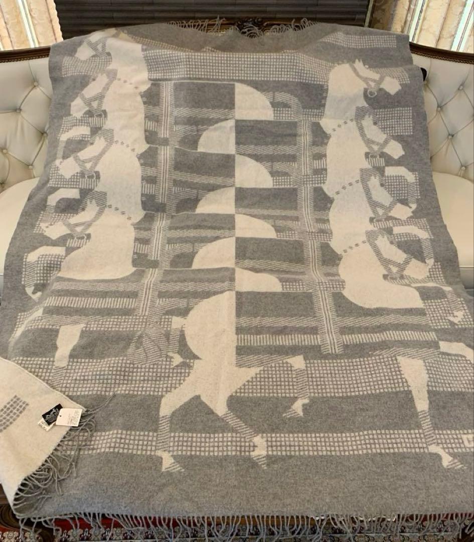 未使用　タグ付き　エルメス　レア　ロカバール　毛布１枚とクッション2個セット