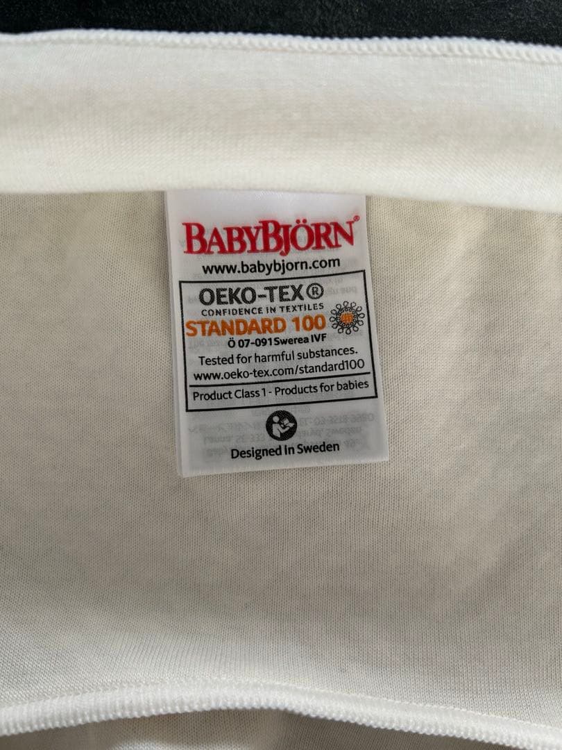【ほぼ新品】ベビービョルン 専用よだれカバー付　ブラックONE KAI Air