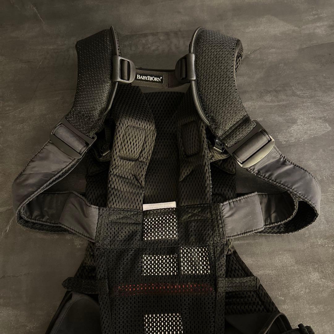 【ほぼ新品】ベビービョルン 専用よだれカバー付　ブラックONE KAI Air