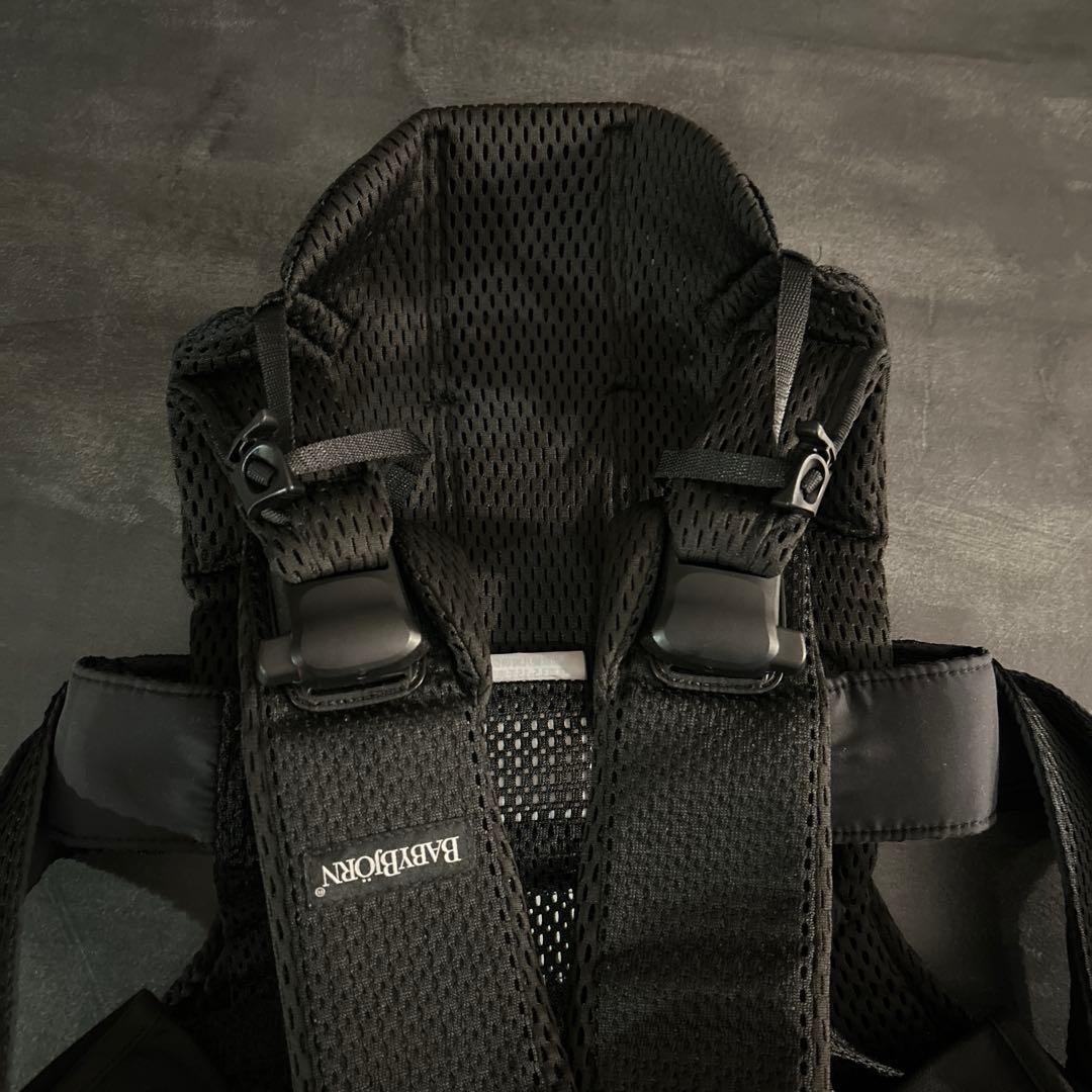 【ほぼ新品】ベビービョルン 専用よだれカバー付　ブラックONE KAI Air